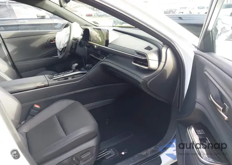 2025 Toyota Crown Signia Xle из США, поврежденный, VIN JTDACAAJ3S3013559